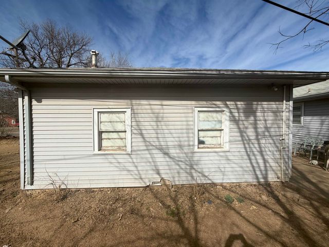 2201 S Broadview St, Wichita, KS 67218