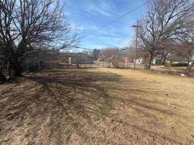 2201 S Broadview St, Wichita, KS 67218