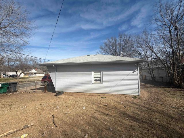 2201 S Broadview St, Wichita, KS 67218