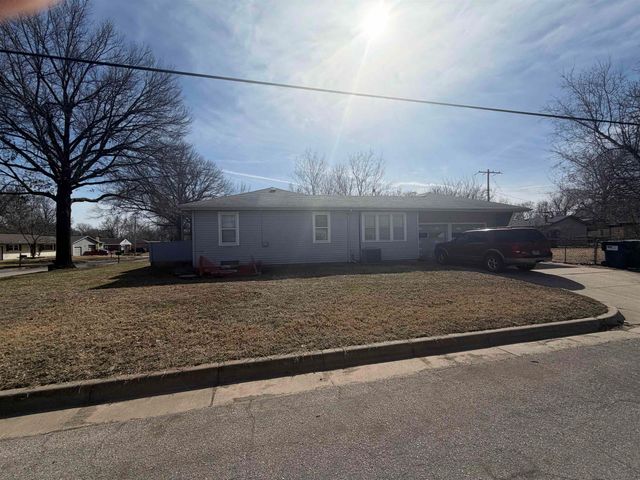 2201 S Broadview St, Wichita, KS 67218