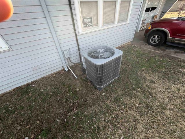 2201 S Broadview St, Wichita, KS 67218
