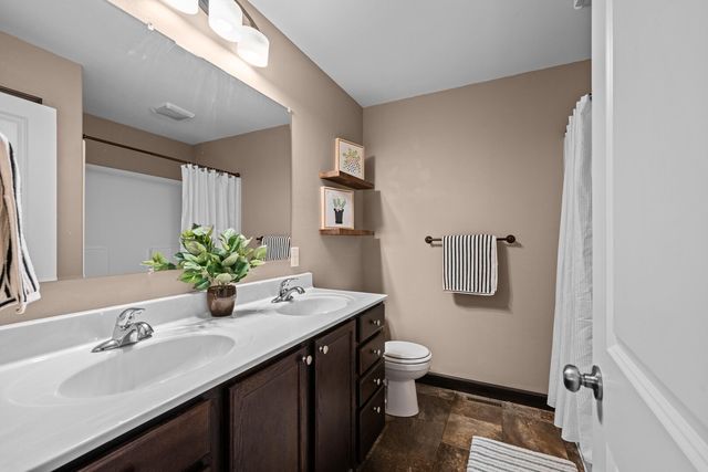 1559 Olde Brandy Ln Lane, Davenport, IA 52807