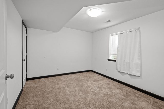 1559 Olde Brandy Ln Lane, Davenport, IA 52807