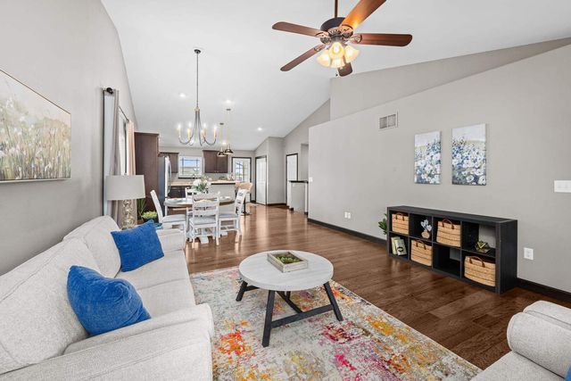 1559 Olde Brandy Ln Lane, Davenport, IA 52807