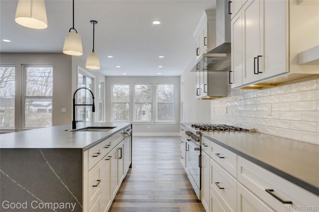2418 Shenandoah Drive, Royal Oak, MI 48073