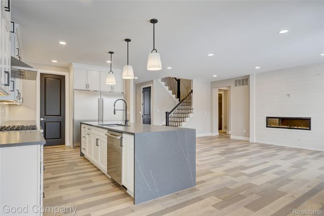 2418 Shenandoah Drive, Royal Oak, MI 48073