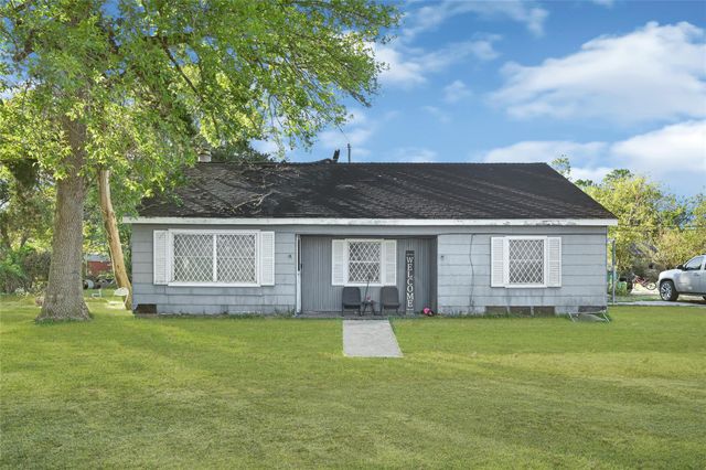 2926 Massey Tompkins Road, Baytown, TX 77521