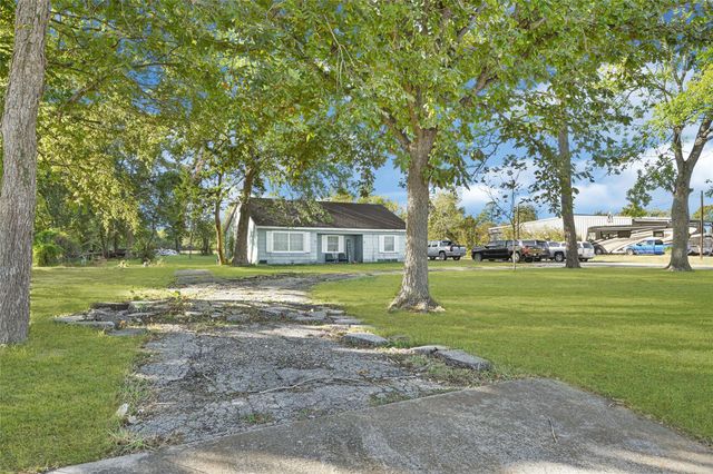 2926 Massey Tompkins Road, Baytown, TX 77521