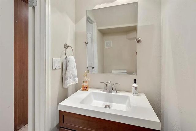 101 Cheerful CT, Lakeway, TX 78734