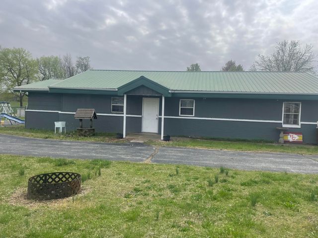 804 East Hurlbut Street, Wheaton, MO 64874