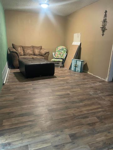 804 East Hurlbut Street, Wheaton, MO 64874