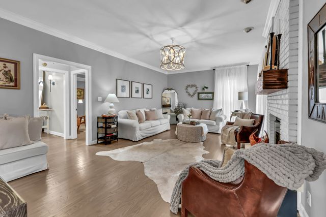 950 Ridgewood Dr, Clarksville, TN 37043