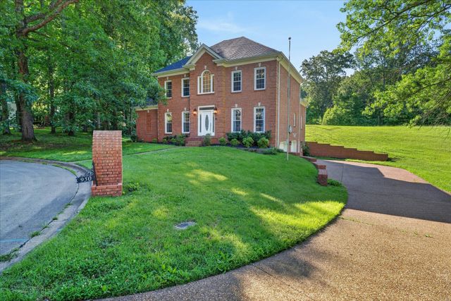 950 Ridgewood Dr, Clarksville, TN 37043