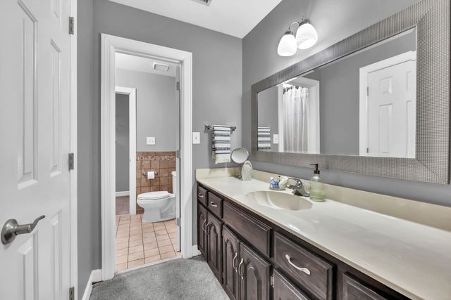 950 Ridgewood Dr, Clarksville, TN 37043