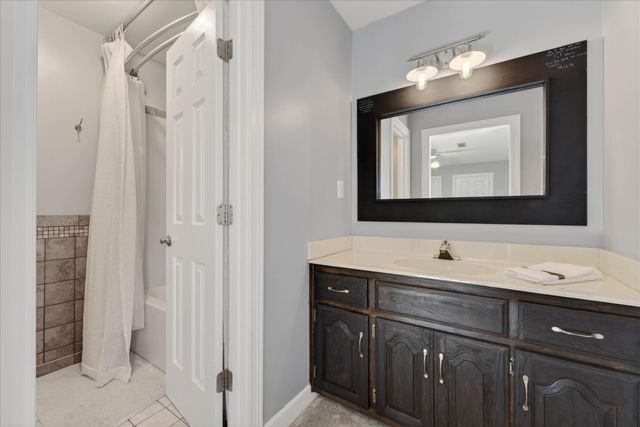 950 Ridgewood Dr, Clarksville, TN 37043