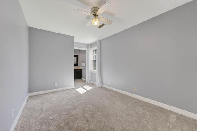 950 Ridgewood Dr, Clarksville, TN 37043