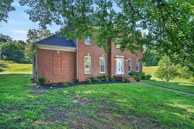 950 Ridgewood Dr, Clarksville, TN 37043