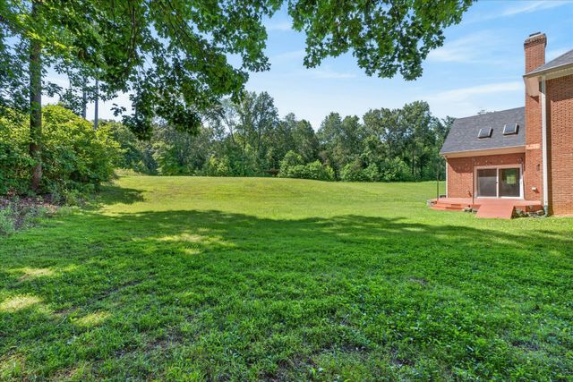 950 Ridgewood Dr, Clarksville, TN 37043