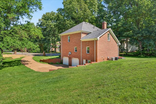 950 Ridgewood Dr, Clarksville, TN 37043