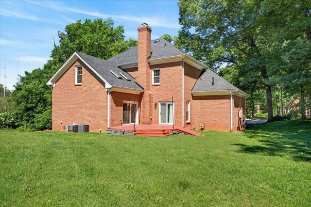 950 Ridgewood Dr, Clarksville, TN 37043