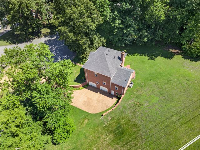 950 Ridgewood Dr, Clarksville, TN 37043