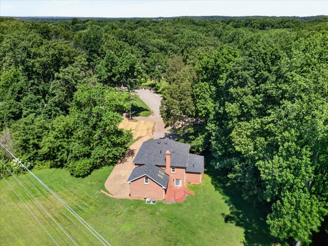 950 Ridgewood Dr, Clarksville, TN 37043