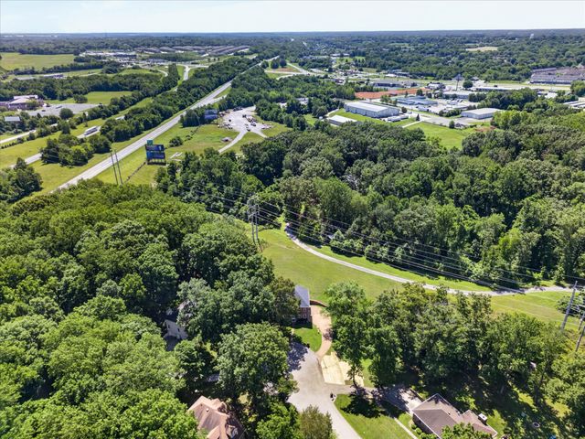 950 Ridgewood Dr, Clarksville, TN 37043