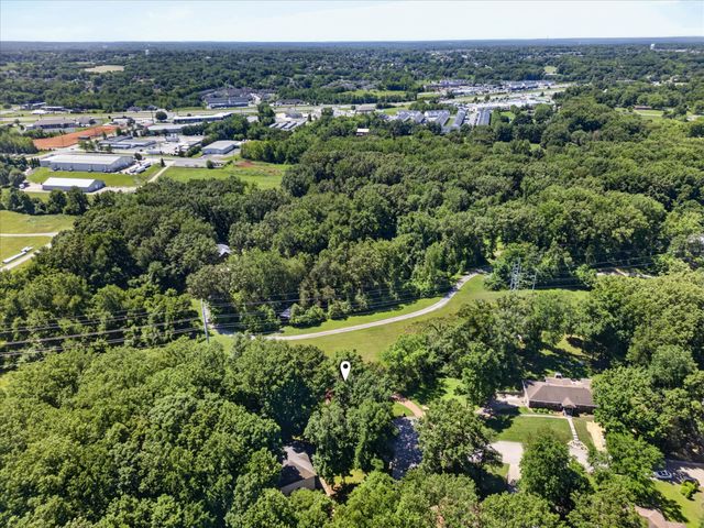 950 Ridgewood Dr, Clarksville, TN 37043