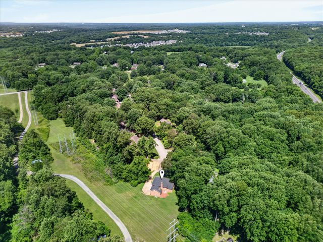 950 Ridgewood Dr, Clarksville, TN 37043