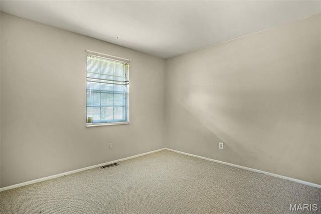 8 Cross Trail Lane, St Peters, MO 63376