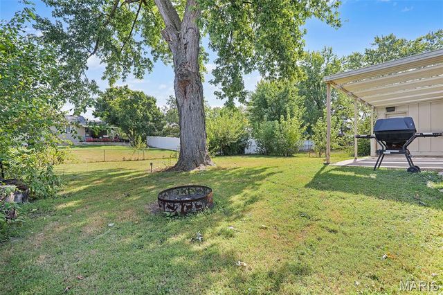 8 Cross Trail Lane, St Peters, MO 63376