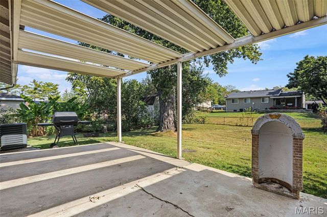 8 Cross Trail Lane, St Peters, MO 63376