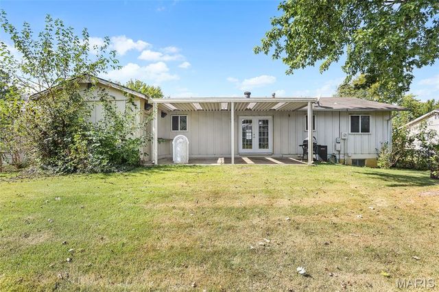 8 Cross Trail Lane, St Peters, MO 63376