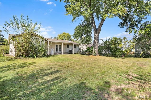 8 Cross Trail Lane, St Peters, MO 63376