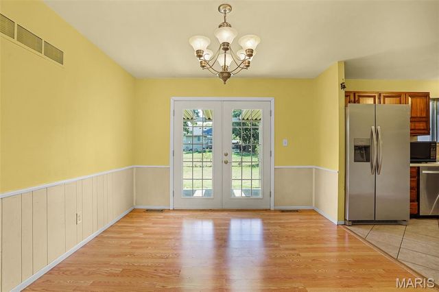 8 Cross Trail Lane, St Peters, MO 63376
