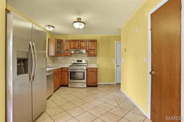 8 Cross Trail Lane, St Peters, MO 63376