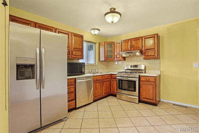 8 Cross Trail Lane, St Peters, MO 63376