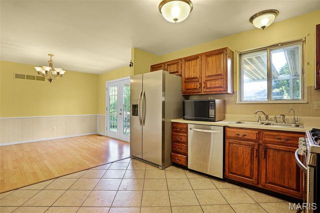 8 Cross Trail Lane, St Peters, MO 63376
