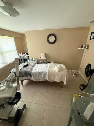 9341 NW 39th St, Sunrise, FL 33351