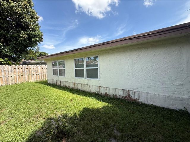 9341 NW 39th St, Sunrise, FL 33351