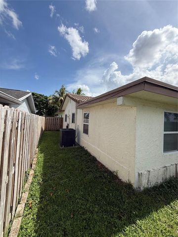9341 NW 39th St, Sunrise, FL 33351