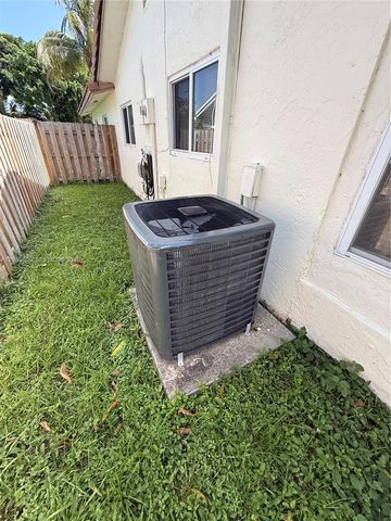9341 NW 39th St, Sunrise, FL 33351