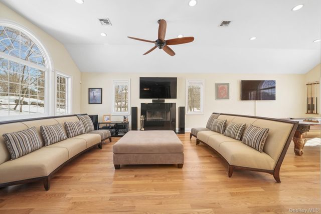 1 McCarthy Circle, Stony Point, NY 10980