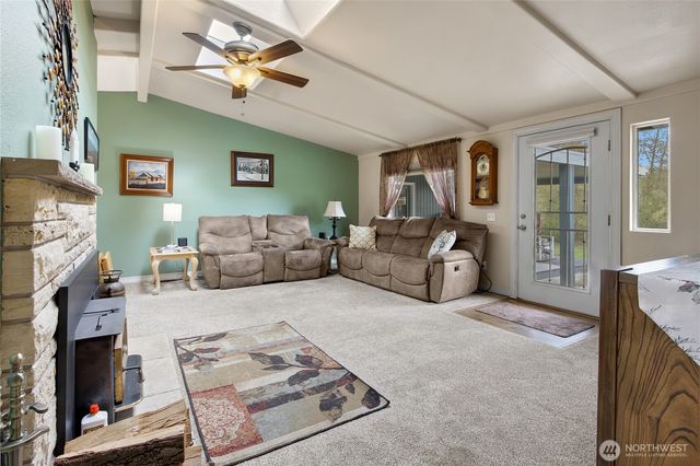 2124 Firland Drive, Puyallup, WA 98371