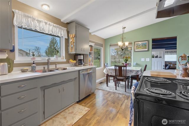 2124 Firland Drive, Puyallup, WA 98371