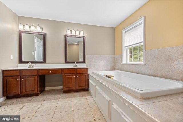 592 W CREEK RD, West Chester, PA 19382