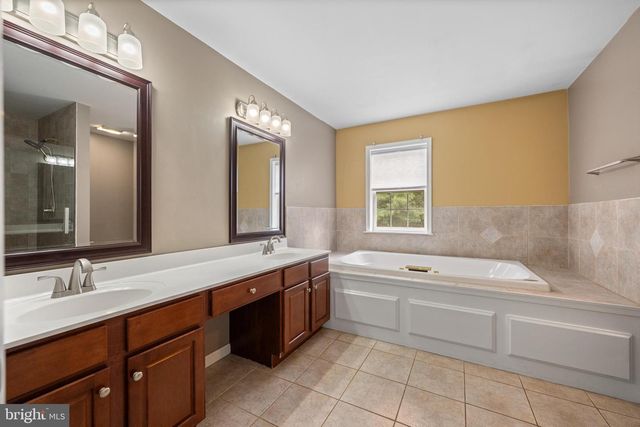 592 W CREEK RD, West Chester, PA 19382