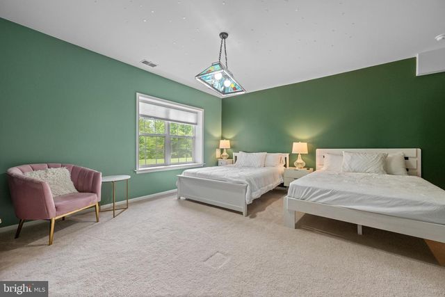 592 W CREEK RD, West Chester, PA 19382