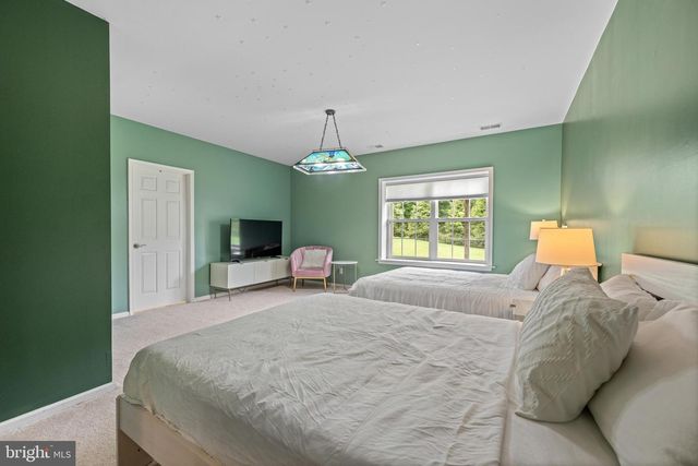 592 W CREEK RD, West Chester, PA 19382