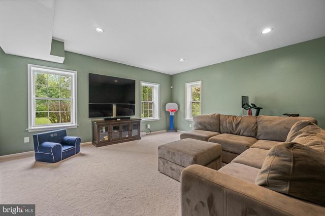 592 W CREEK RD, West Chester, PA 19382